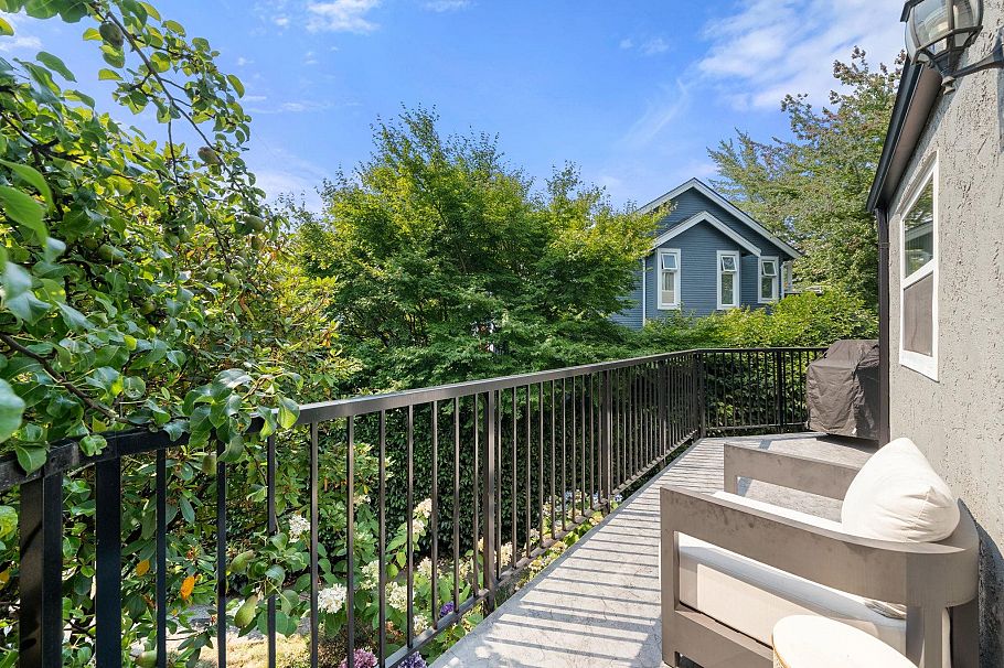 4 230 W 16th Street North Vancouver, BC - 18