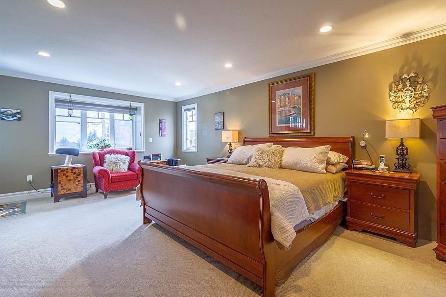 358 E 14th Street North Vancouver, BC - 16