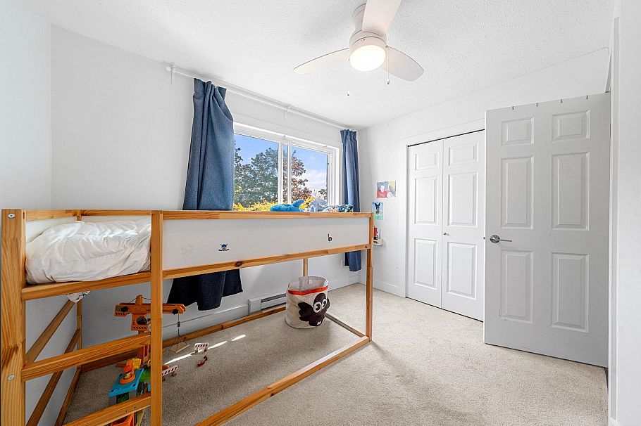 4 230 W 16th Street North Vancouver, BC - 23