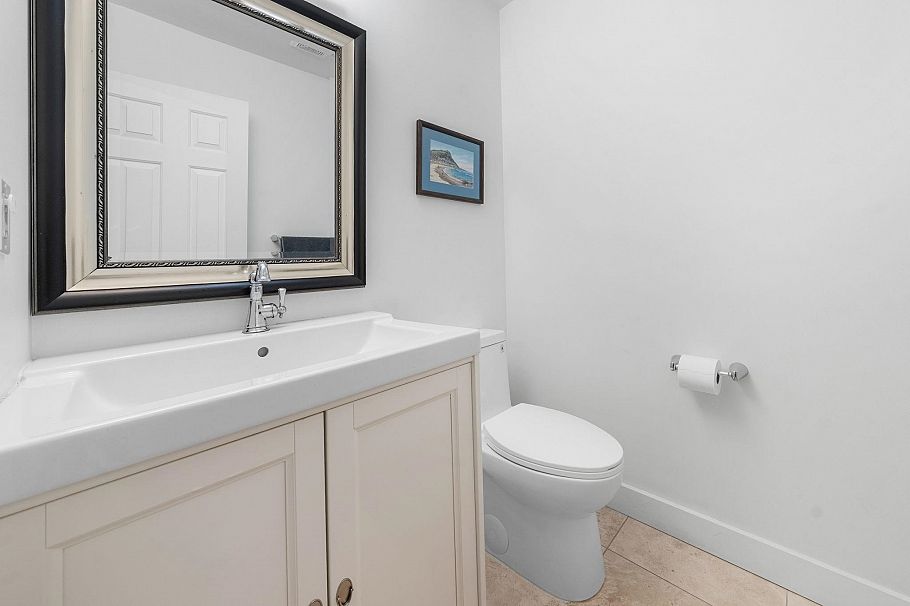 4 230 W 16th Street North Vancouver, BC - 31