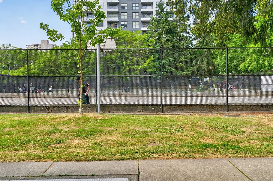 208 5288 Melbourne Street Vancouver, BC - 31