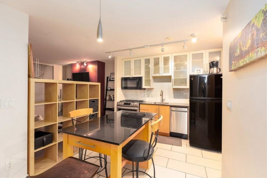 401 1225 Richards Street Vancouver, BC - 3