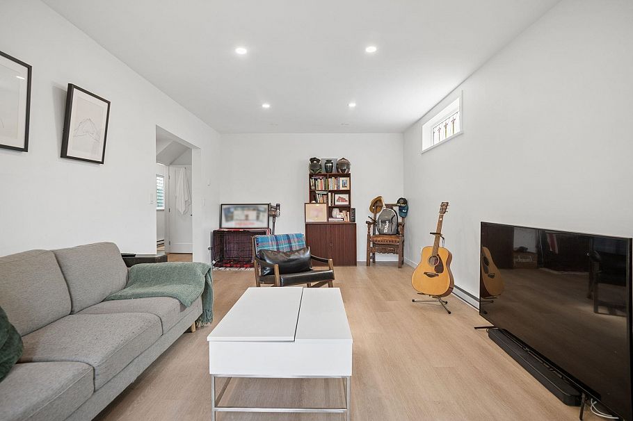 2890 W 8th Avenue Vancouver, BC - 18