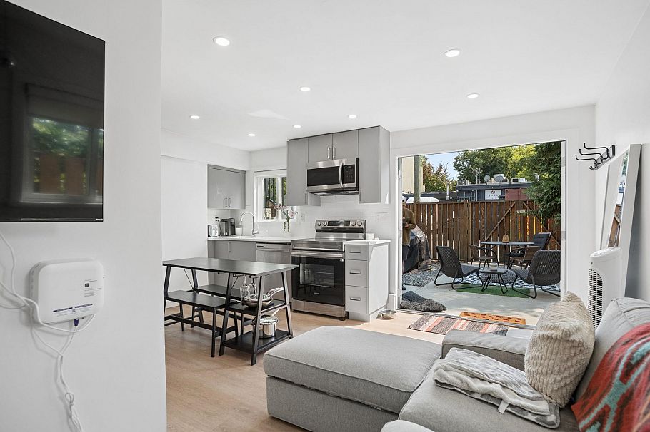 2890 W 8th Avenue Vancouver, BC - 25
