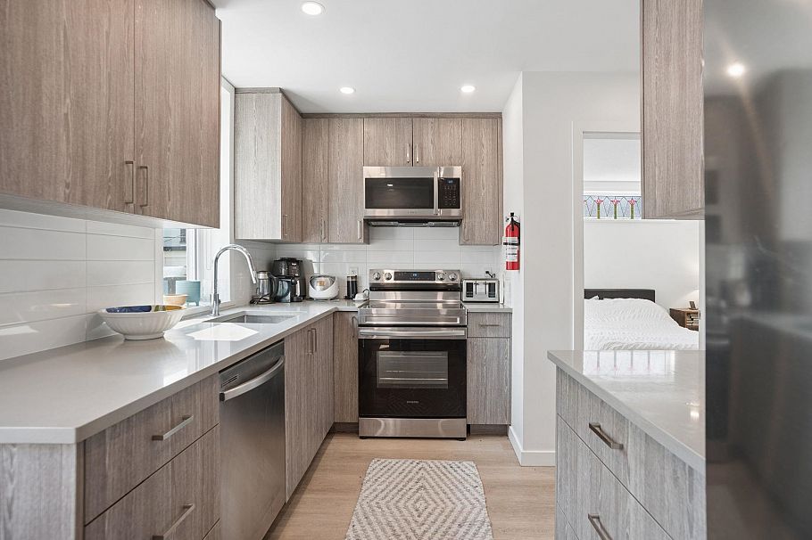 2890 W 8th Avenue Vancouver, BC - 21