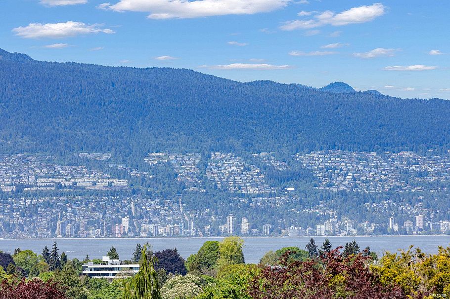 3191 W 23rd Avenue Vancouver, BC - 1