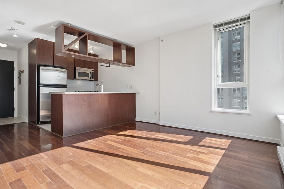 1104 1001 Richards Street Vancouver, BC - 2