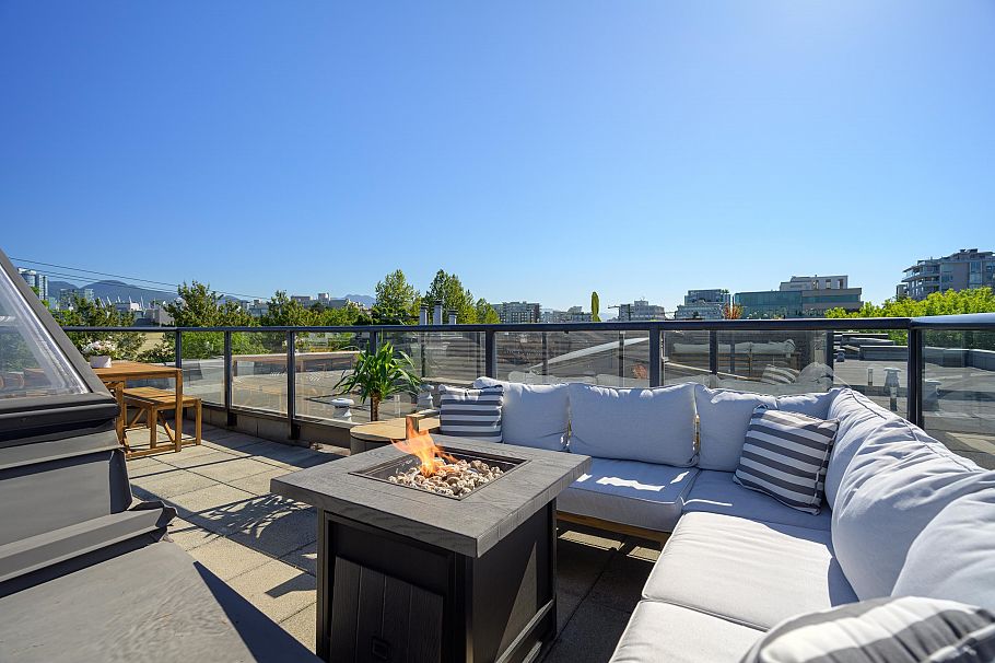 220 676 W 6th Avenue Vancouver, BC - 1