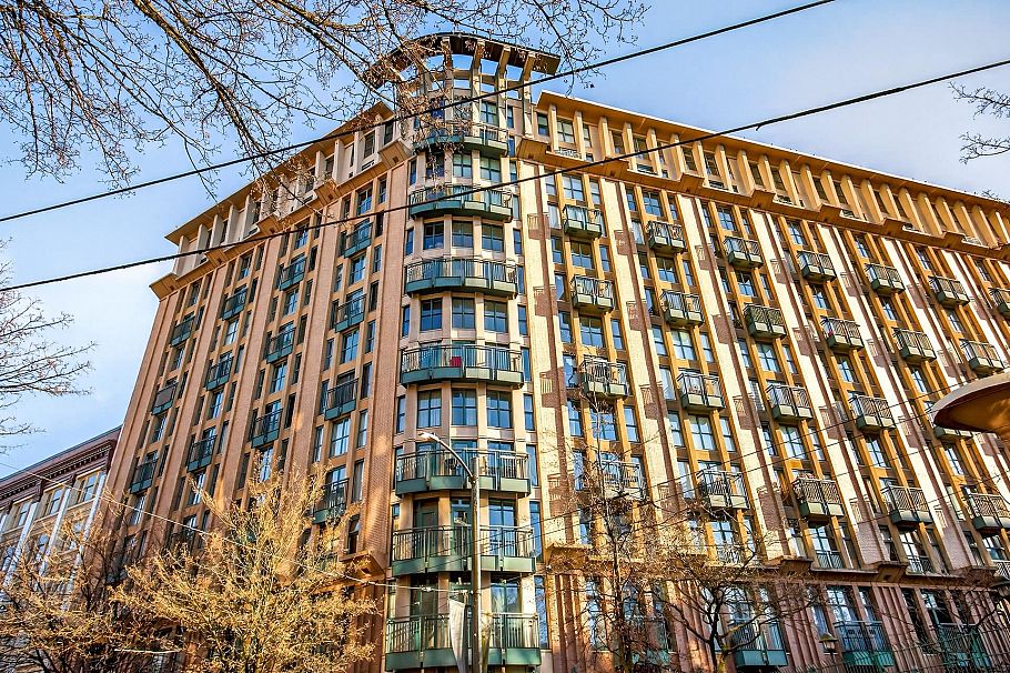 805 22 E Cordova Street Vancouver, BC - 2