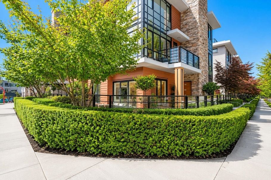 102 1055 Ridgewood Drive North Vancouver, BC - 2