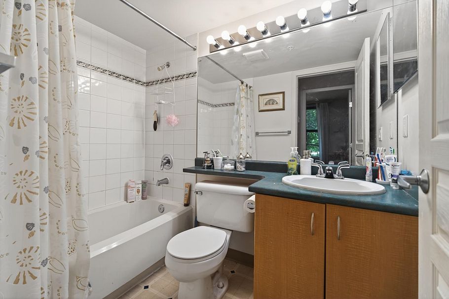 208 5288 Melbourne Street Vancouver, BC - 23