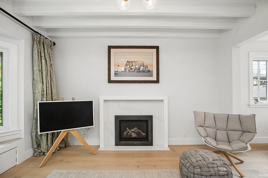 3426 W 11th Avenue Vancouver, BC - 2