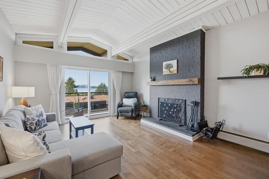 304 325 W 3rd Street North Vancouver, BC - 1