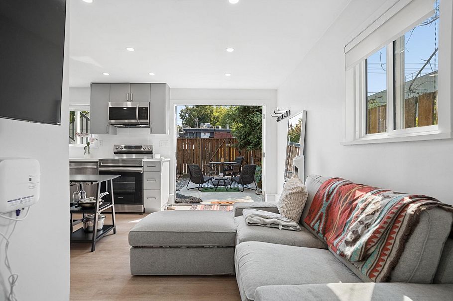 2890 W 8th Avenue Vancouver, BC - 26