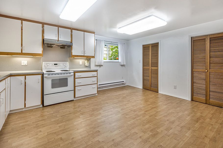 3053 E 16th Avenue Vancouver, BC - 20