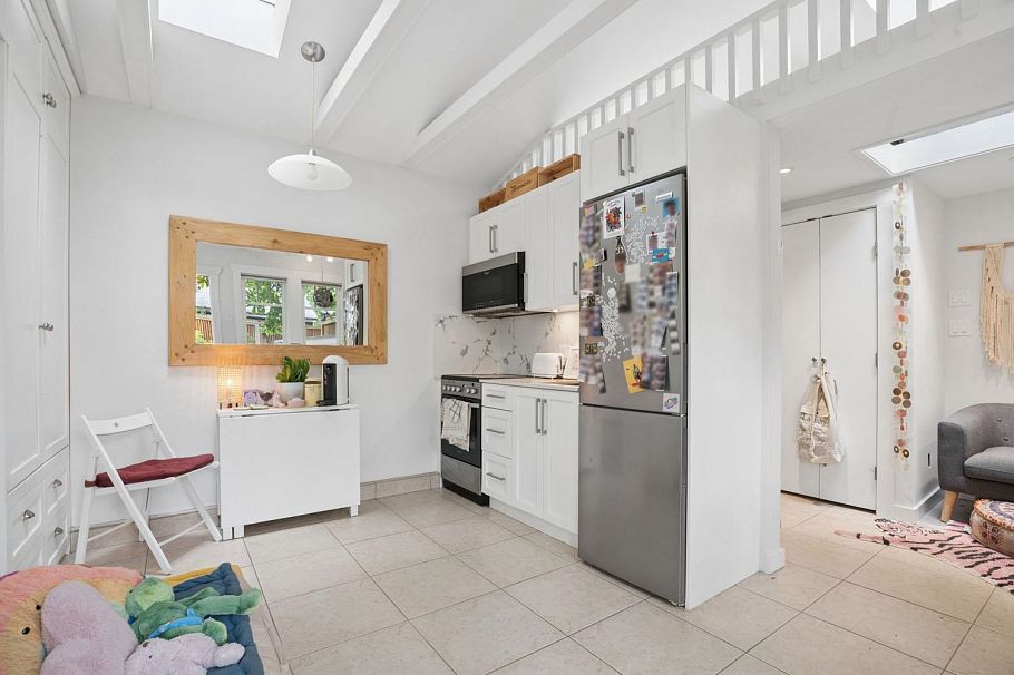 3426 W 11th Avenue Vancouver, BC - 37