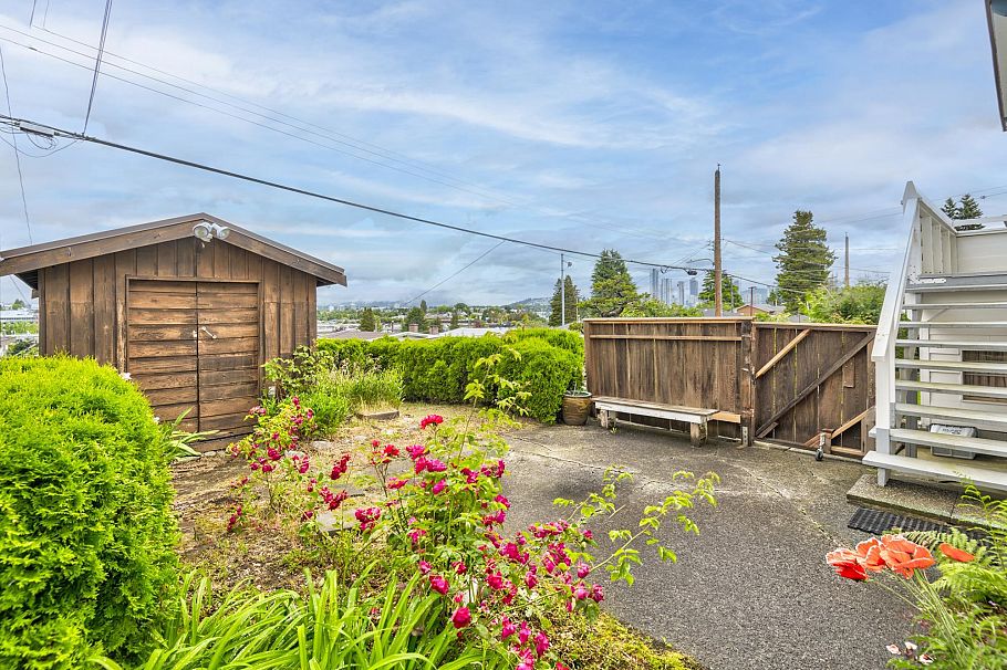 3053 E 16th Avenue Vancouver, BC - 24