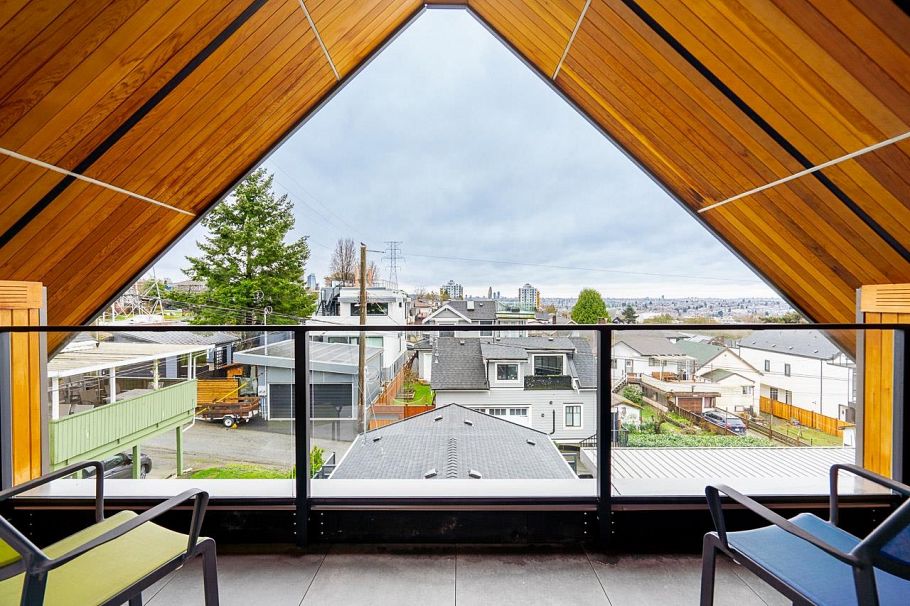 2 3674 Oxford Street Vancouver, BC - 12