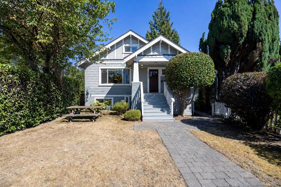 3035 W 5th Avenue Vancouver, BC - 1