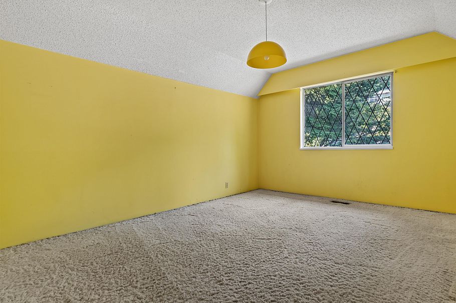 525 E Braemar Road North Vancouver, BC - 17