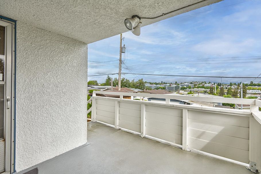 3053 E 16th Avenue Vancouver, BC - 12