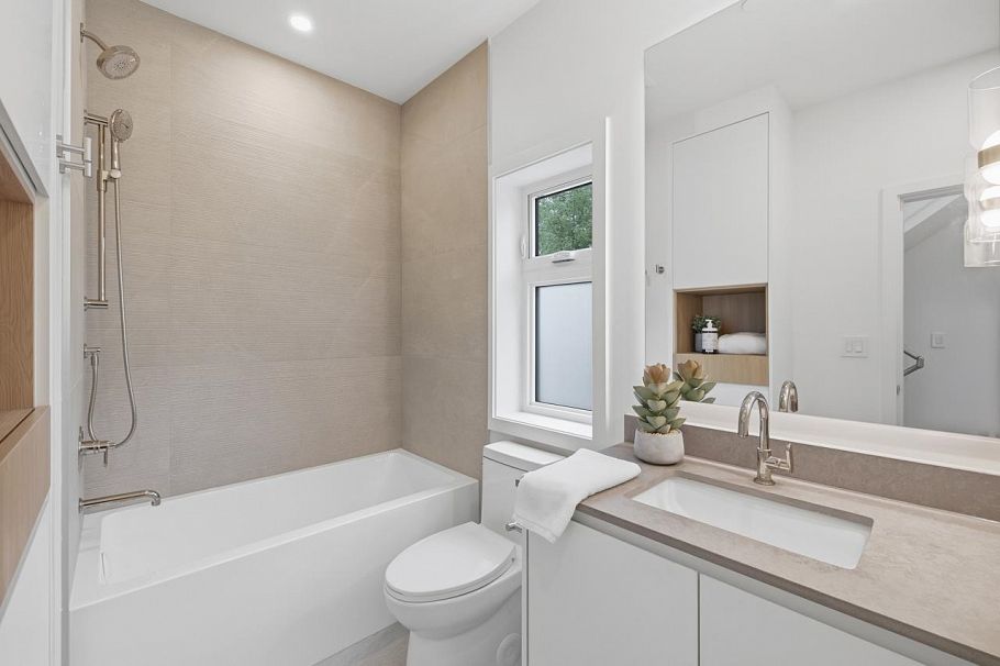 1 2511 Kitchener Street Vancouver, BC - 20
