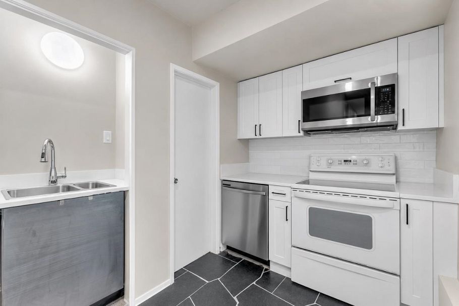 403 Newdale Court North Vancouver, BC - 18