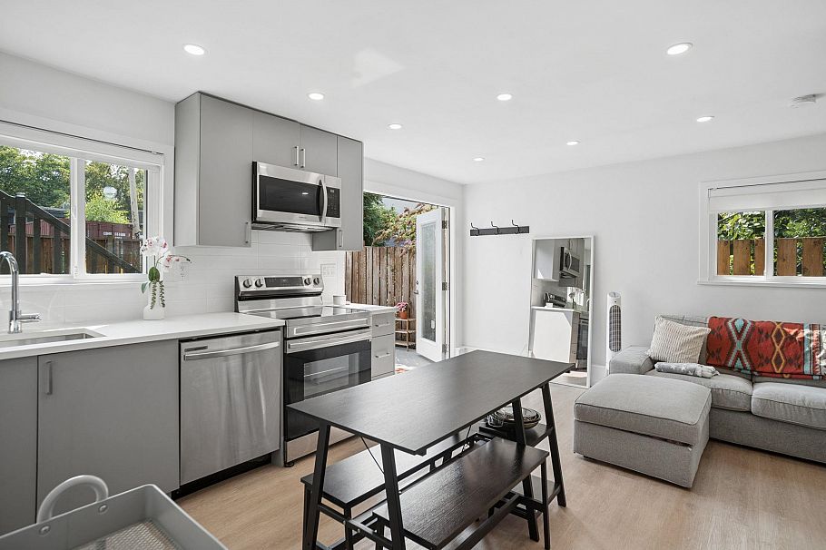 2890 W 8th Avenue Vancouver, BC - 29