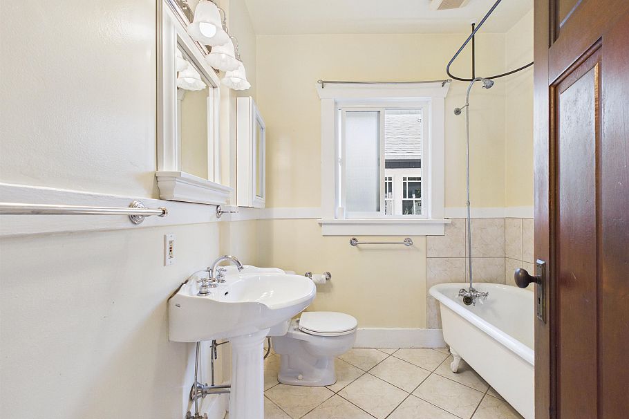 3035 W 5th Avenue Vancouver, BC - 15