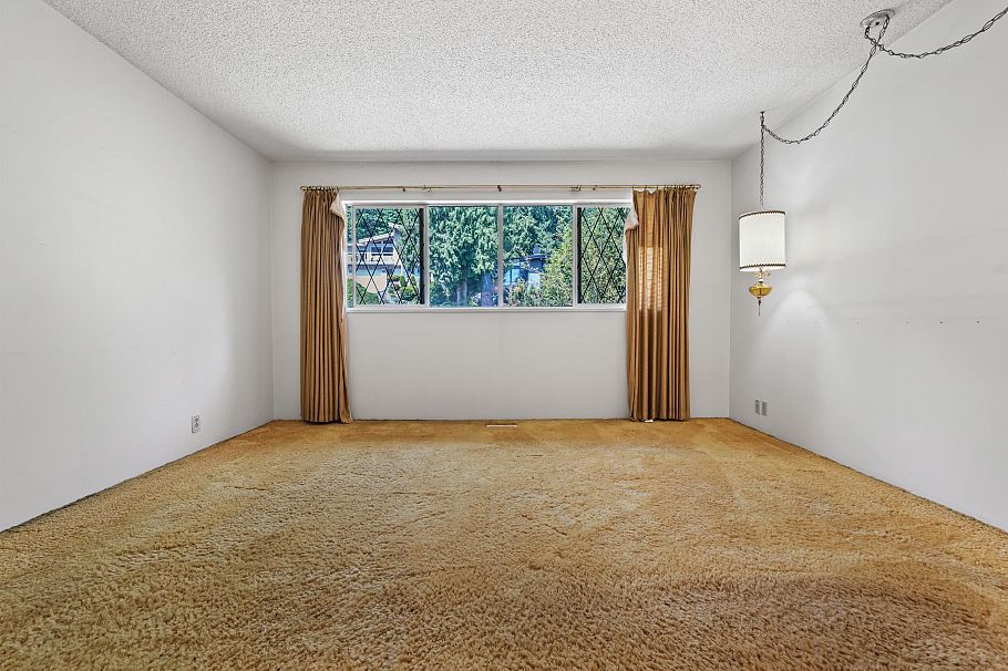525 E Braemar Road North Vancouver, BC - 14