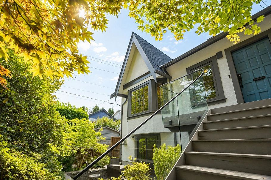 3426 W 11th Avenue Vancouver, BC - 36