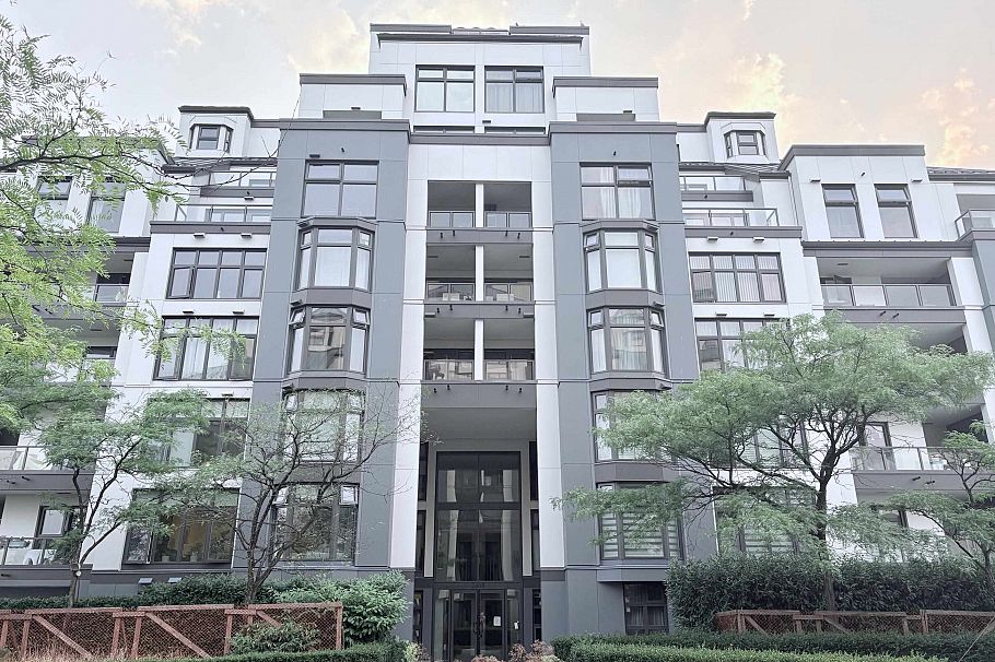 209 2468 E Broadway Vancouver, BC - 1