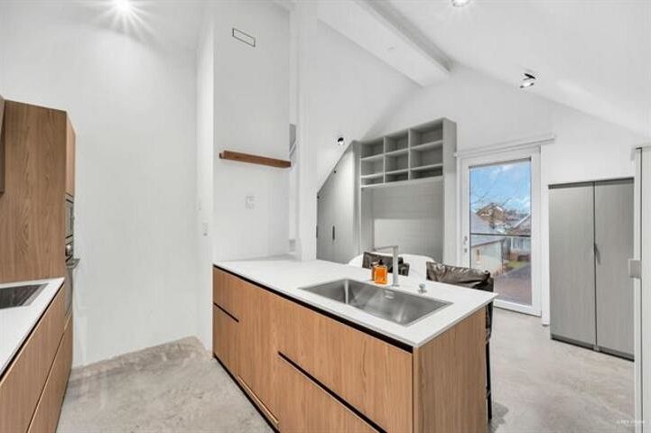 3 829 Keefer Street Vancouver, BC - 1