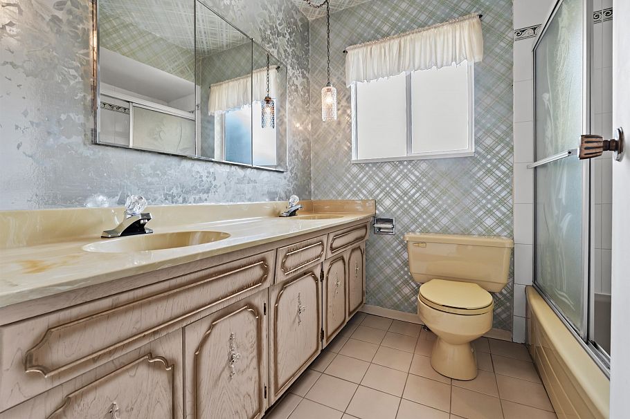 525 E Braemar Road North Vancouver, BC - 18
