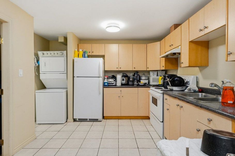 2048 St. Georges Avenue North Vancouver, BC - 20