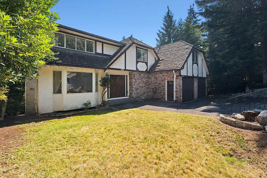 525 E Braemar Road North Vancouver, BC - 2
