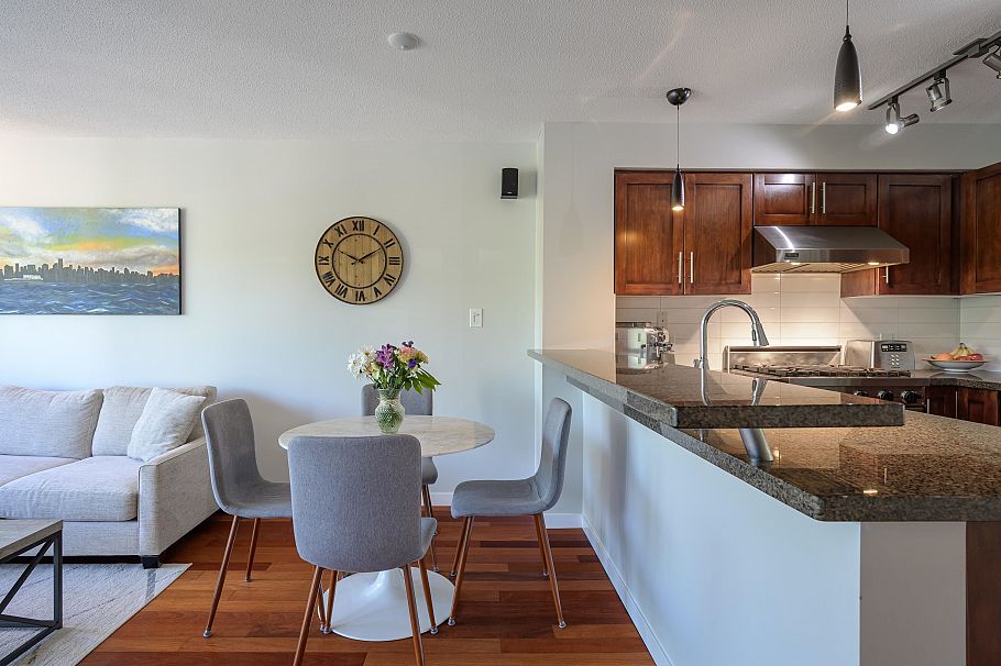 220 676 W 6th Avenue Vancouver, BC - 11