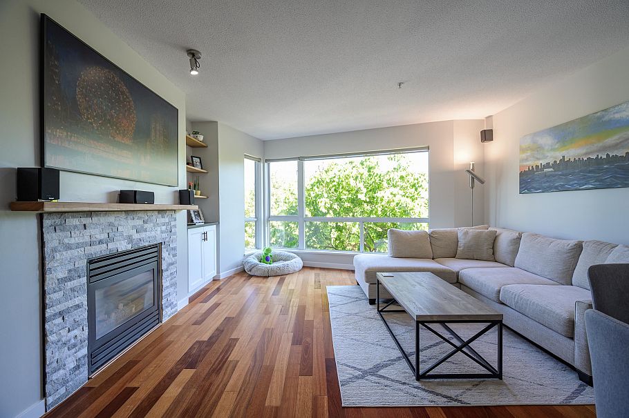 220 676 W 6th Avenue Vancouver, BC - 2