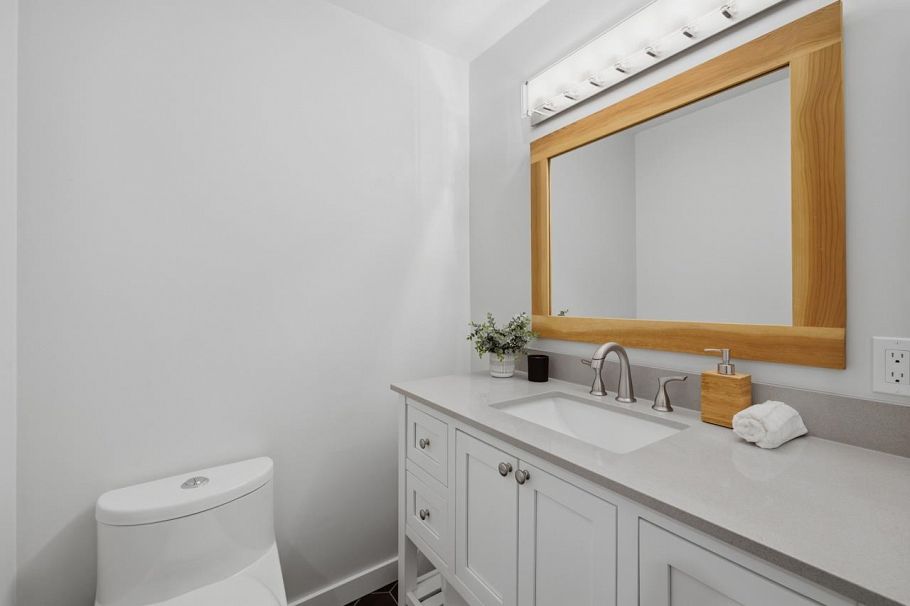 304 325 W 3rd Street North Vancouver, BC - 19
