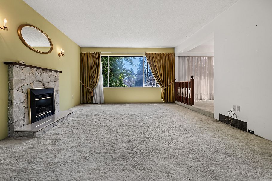 525 E Braemar Road North Vancouver, BC - 3