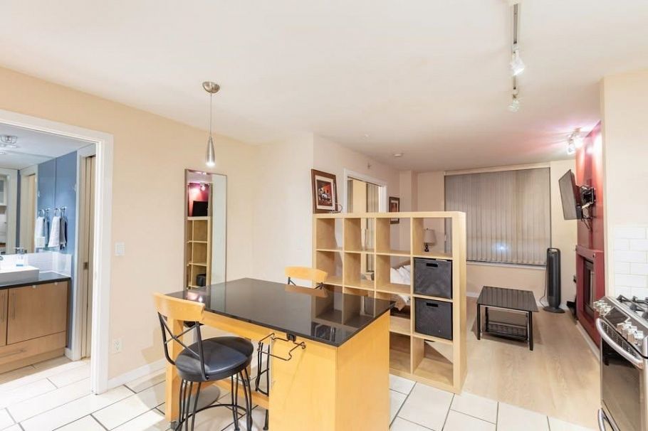 401 1225 Richards Street Vancouver, BC - 2