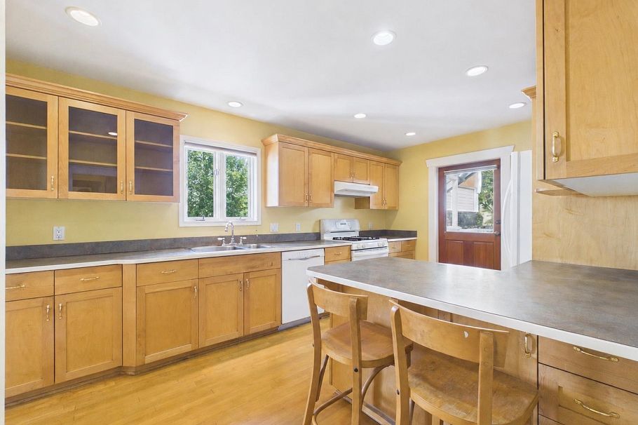 3035 W 5th Avenue Vancouver, BC - 10