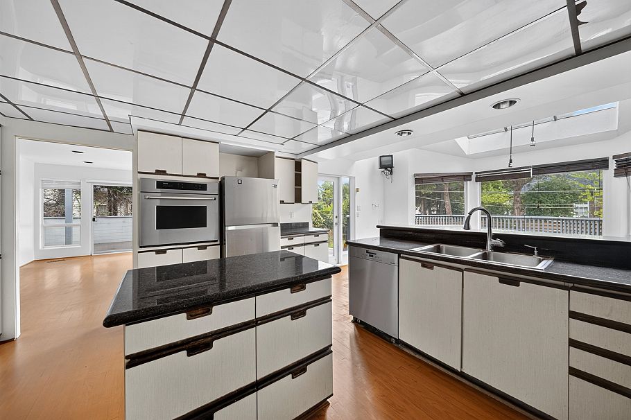 1975 W 18th Avenue Vancouver, BC - 25