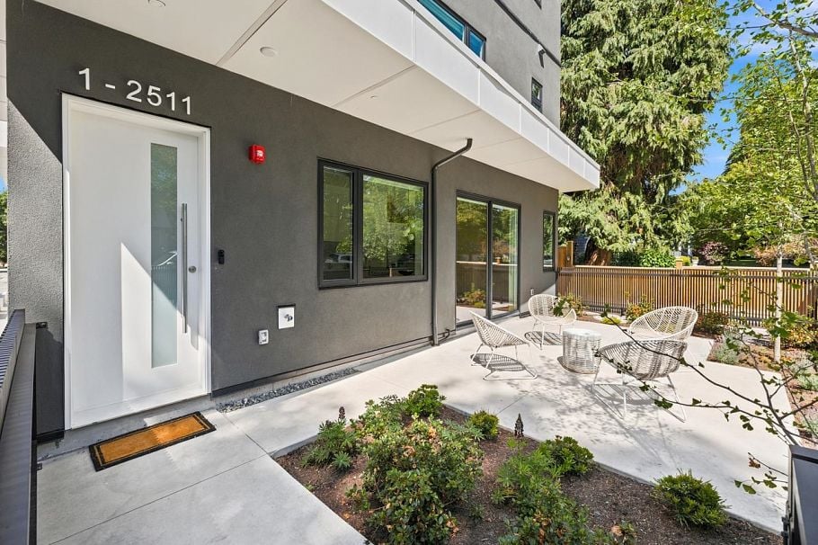 1 2511 Kitchener Street Vancouver, BC - 3