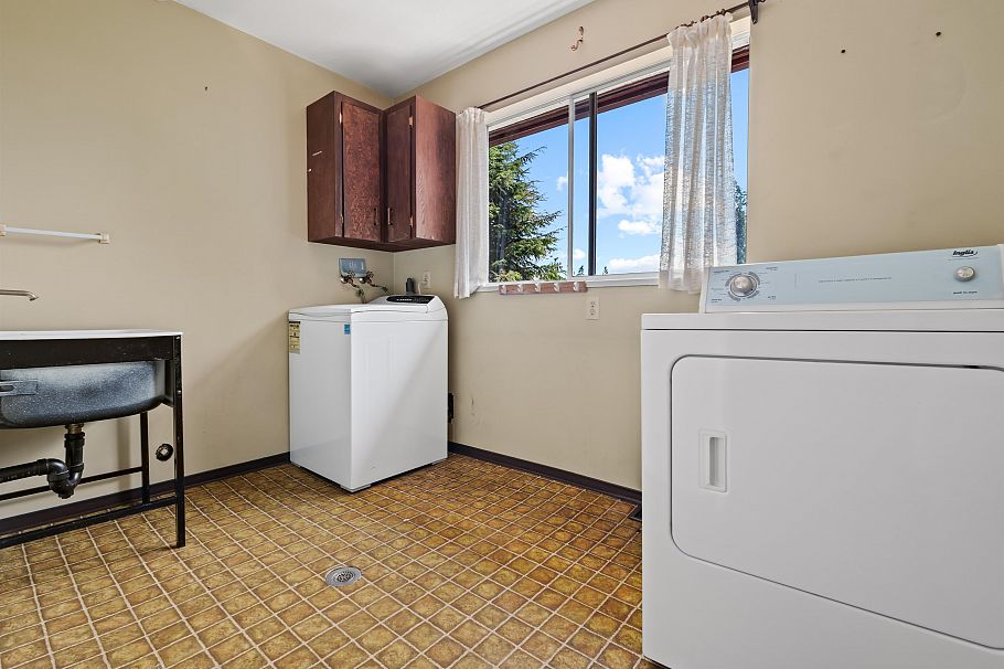 525 E Braemar Road North Vancouver, BC - 20
