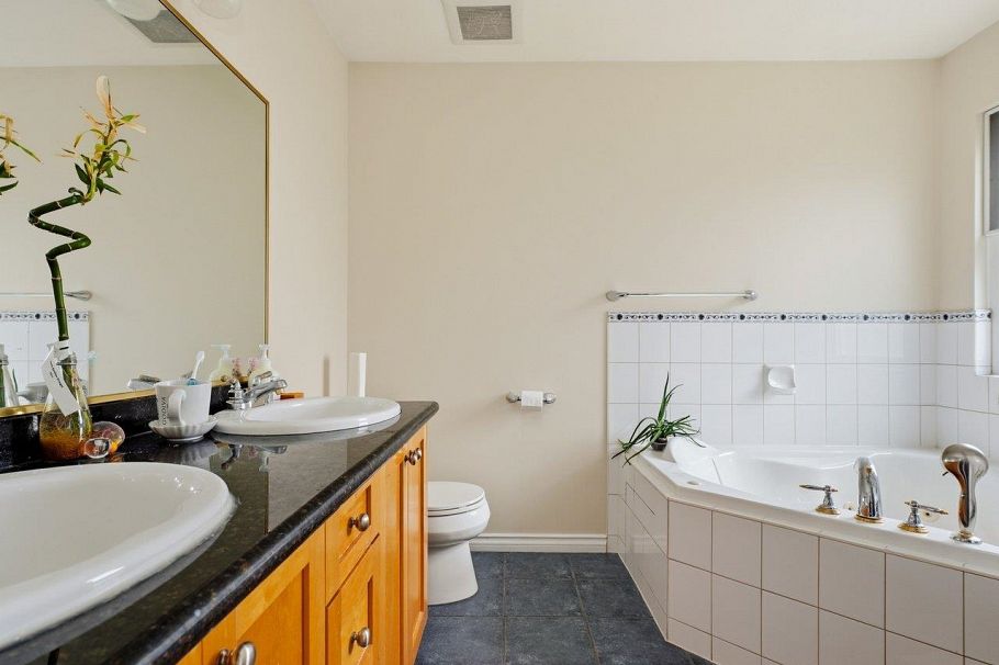 2048 St. Georges Avenue North Vancouver, BC - 15