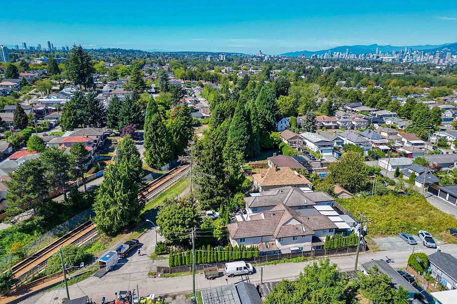 2675 Vanness Avenue Vancouver, BC - 4