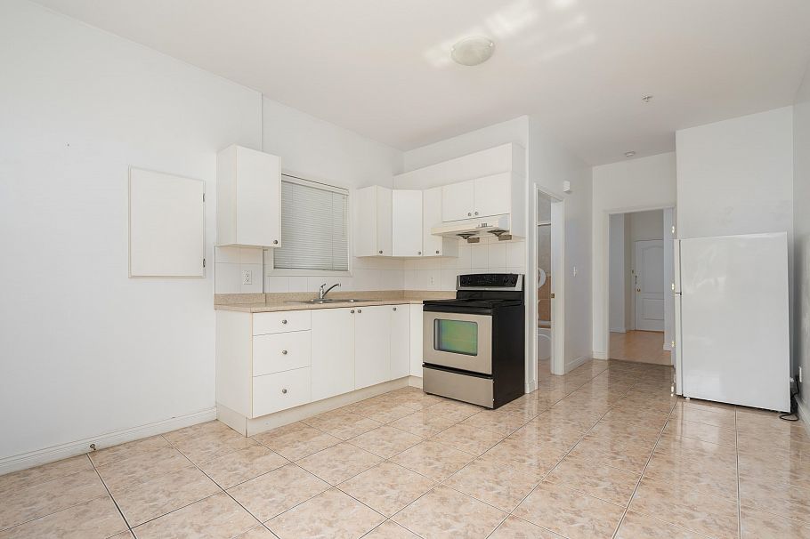 2170 E 28th Avenue Vancouver, BC - 25