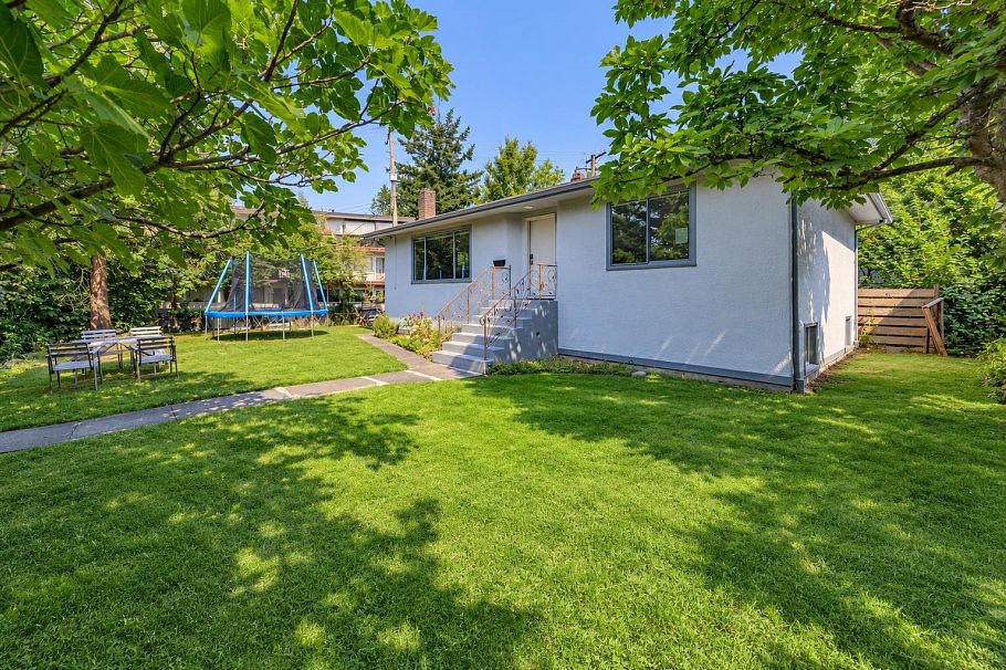 3008 Garden Drive Vancouver, BC - 2