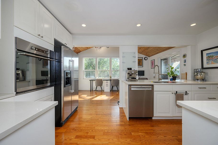 3342 Fromme Road North Vancouver, BC - 3